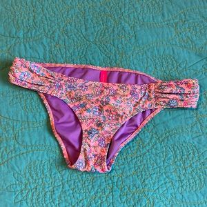 Victoria’s Secret Bikini Bottom ~ Size Small. Coral/flower paisley!